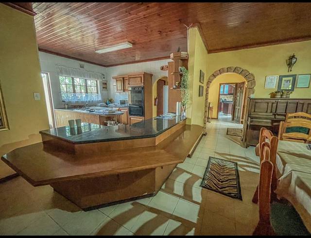 10 BEDROOM HOUSE FOR SALE IN PANORAMA